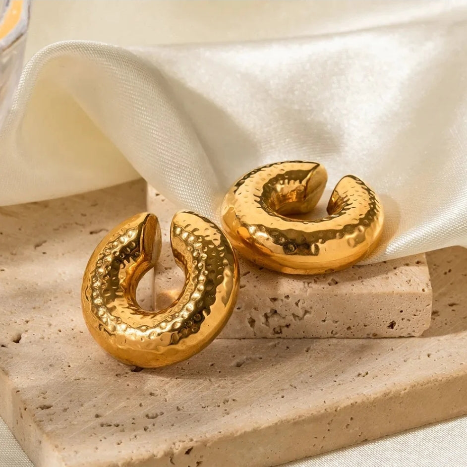 Curve Golden Ear Cuff