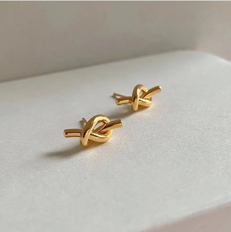 Knot Details Earrings