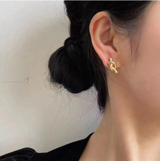 Knot Details Earrings
