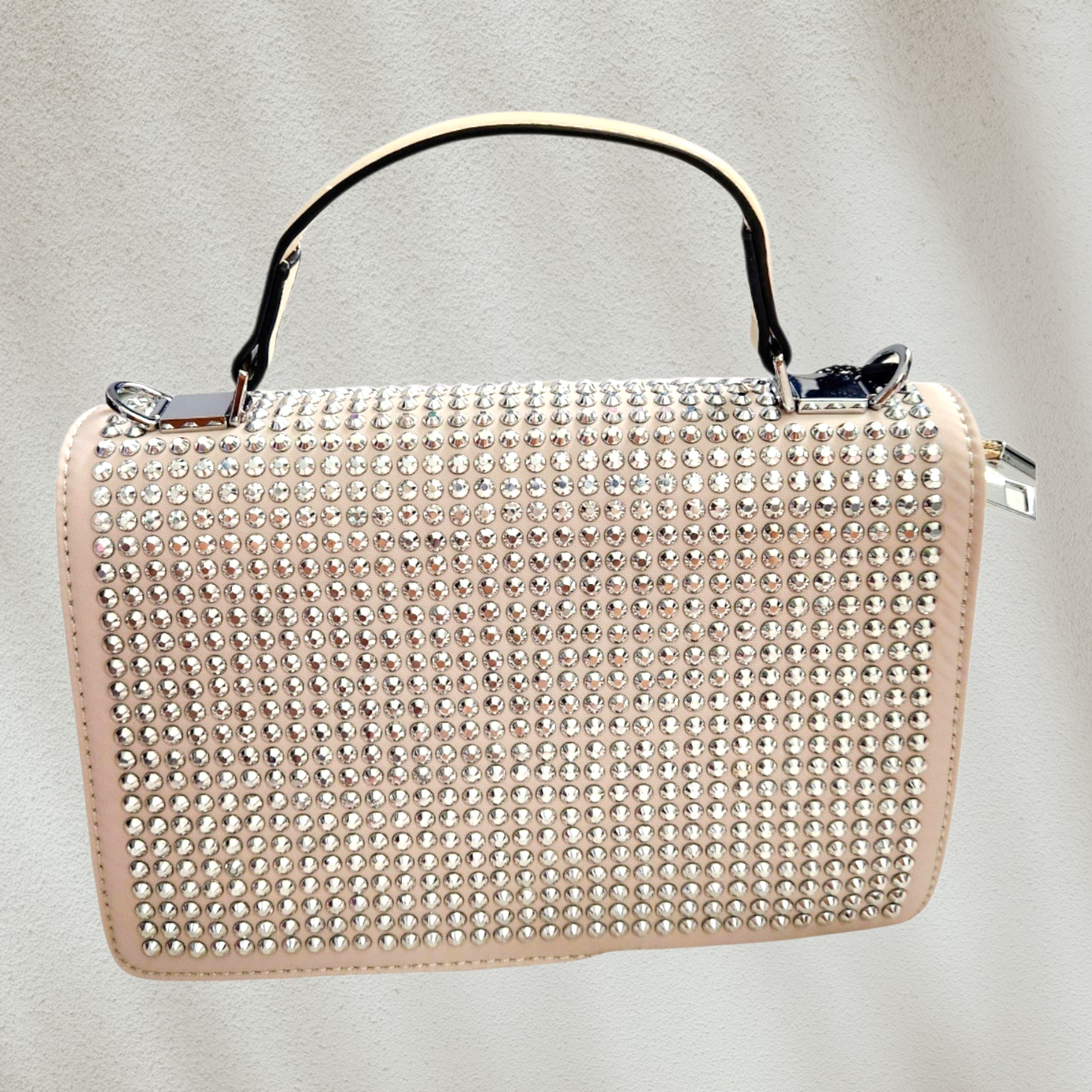 Bolso tote con tachuelas